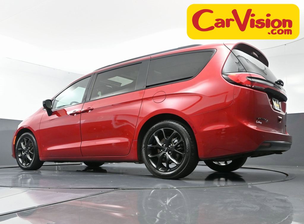 Used 2025 Chrysler Pacifica Limited image 58