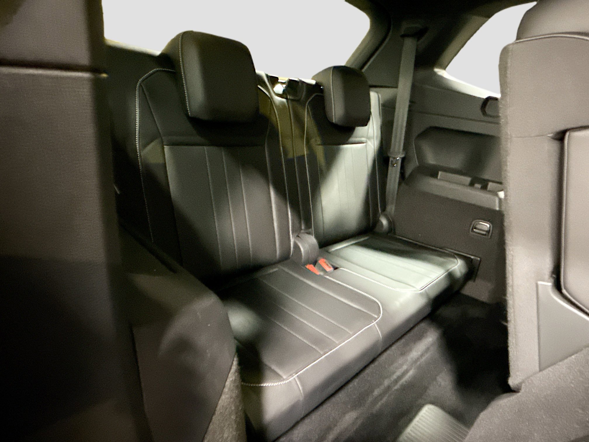 Used 2022 Volkswagen Tiguan SE R-Line image 21