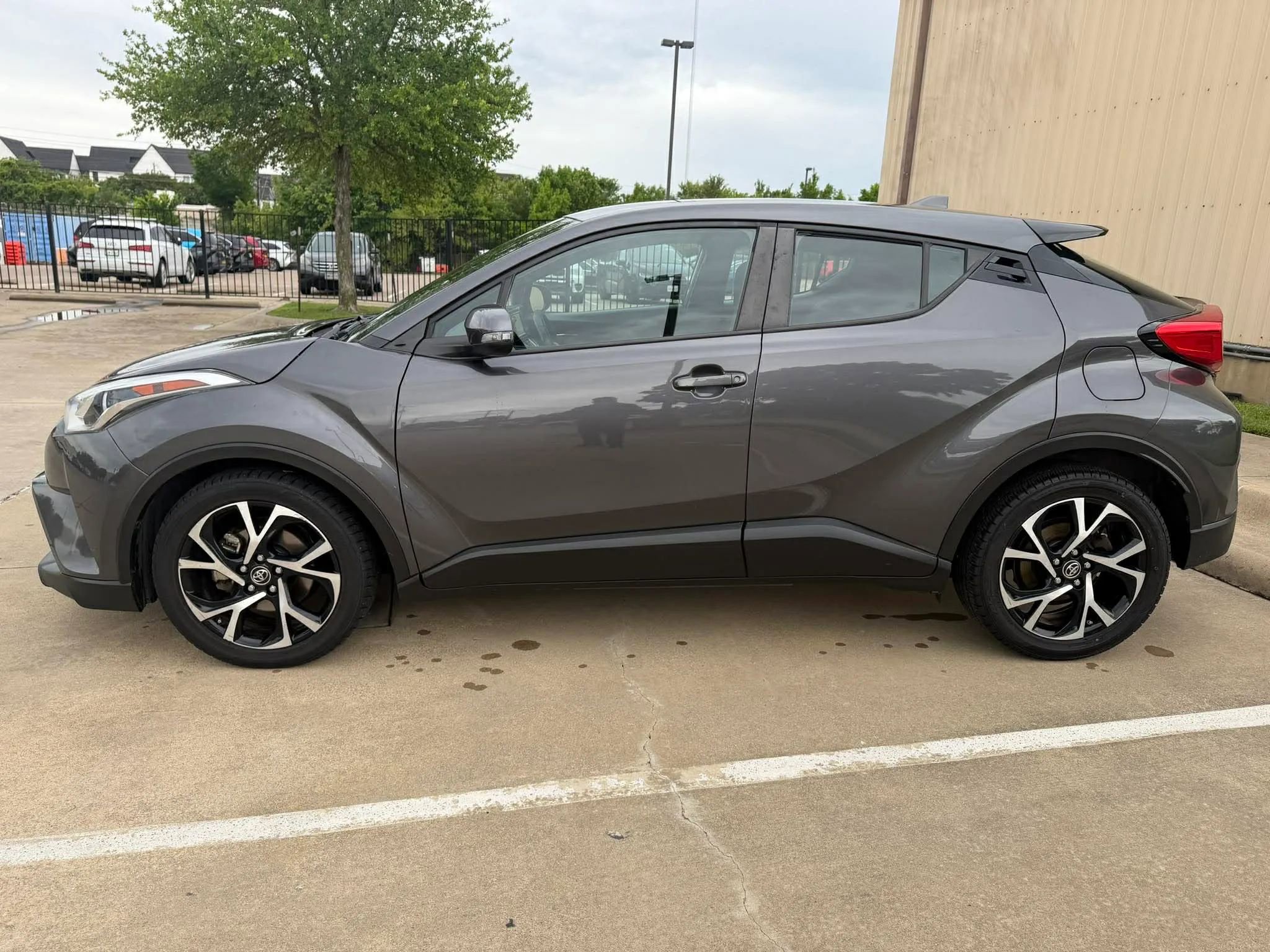 Used 2018 Toyota C-HR XLE FWD image 8