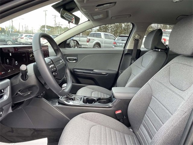 Used 2025 Kia K4 EX image 18