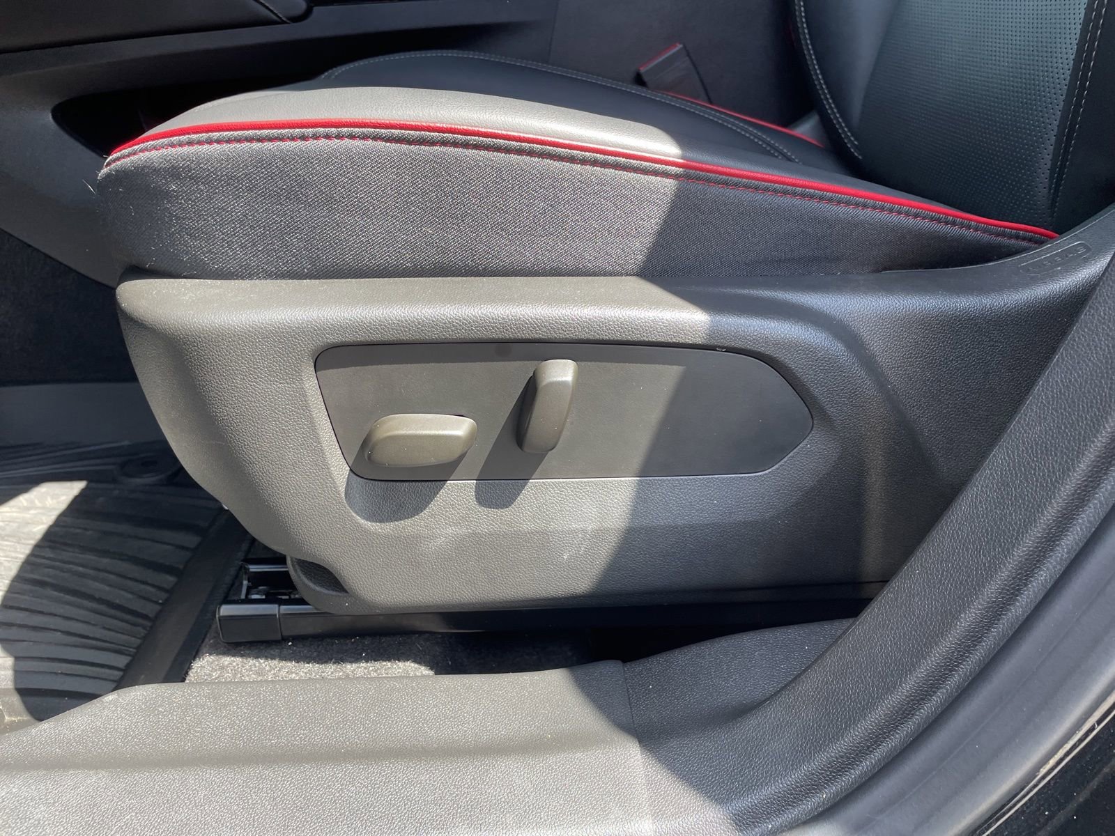 Used 2023 Buick Envision Essence w/ Sport Touring Package image 12