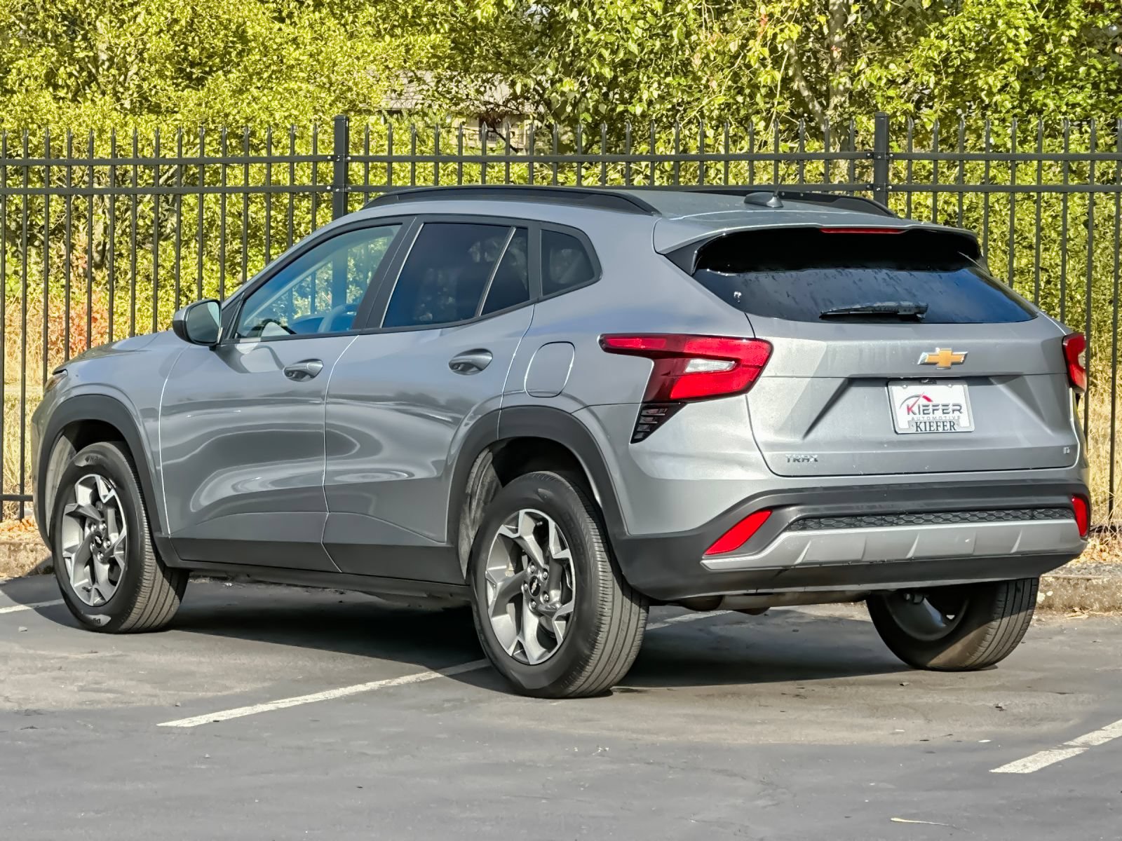 Used 2025 Chevrolet Trax LT FWD image 5