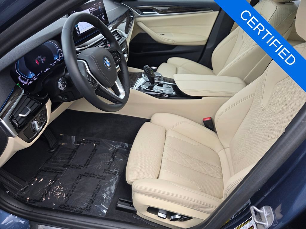 Used 2023 BMW 530e w/ Premium Package RWD image 9
