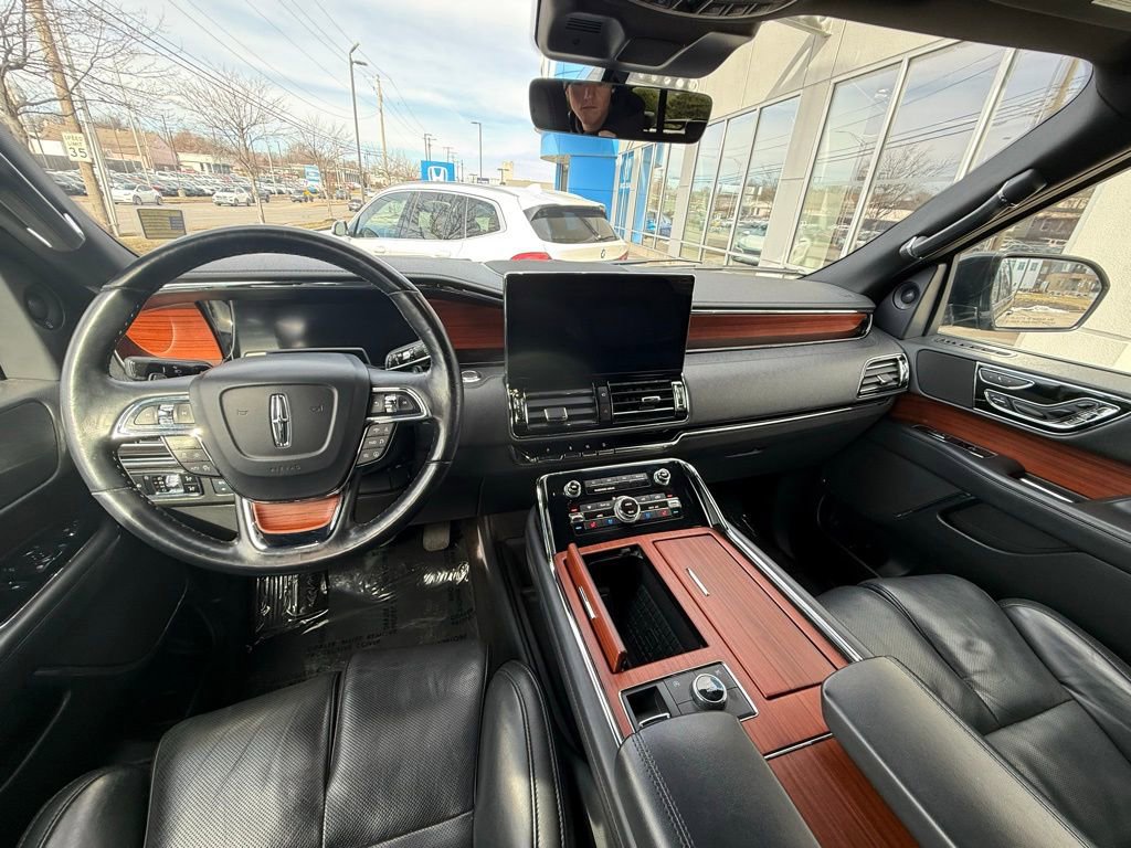 Used 2024 Lincoln Navigator Reserve image 6