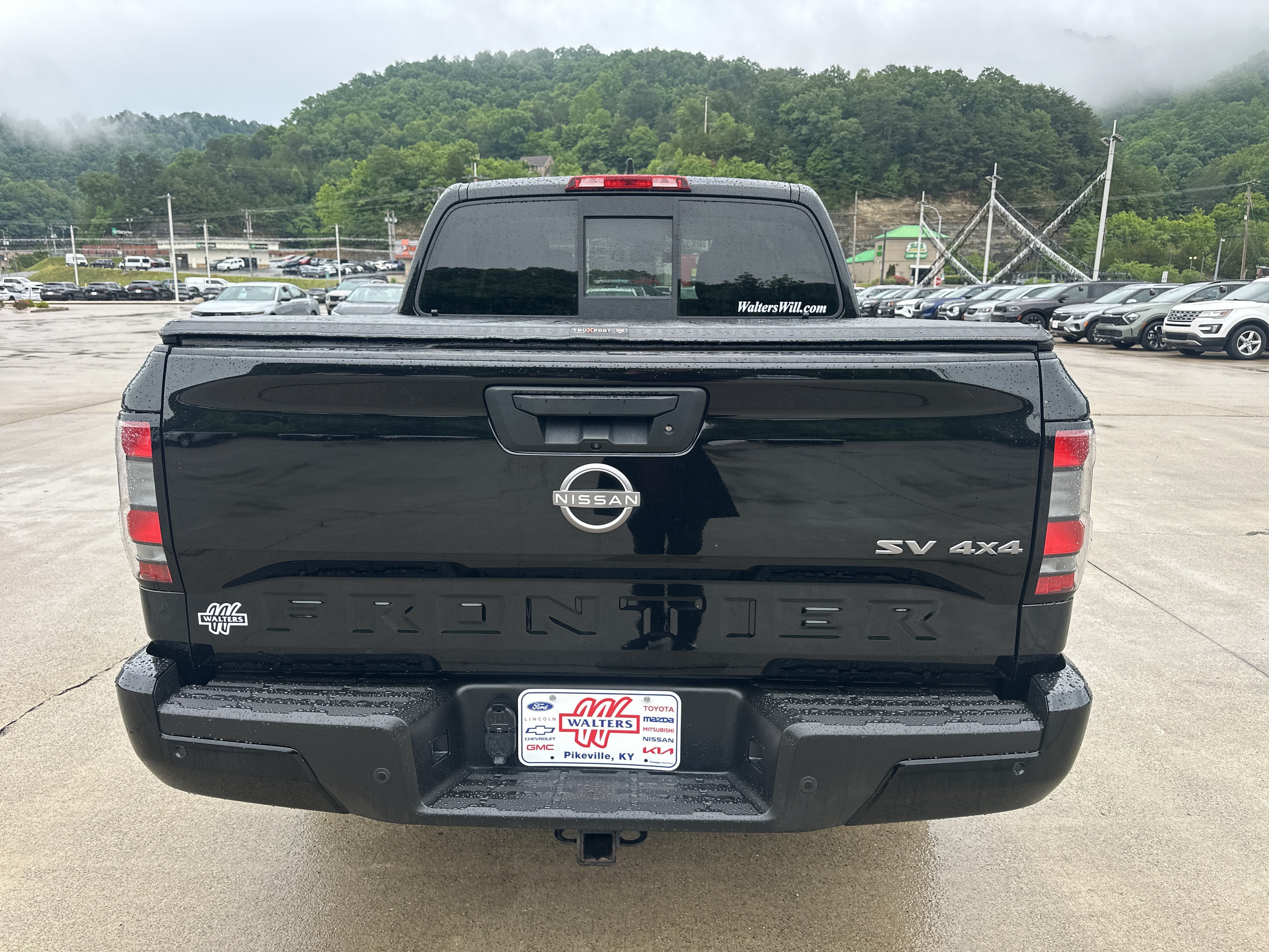 Used 2022 Nissan Frontier SV AWD/4WD image 3