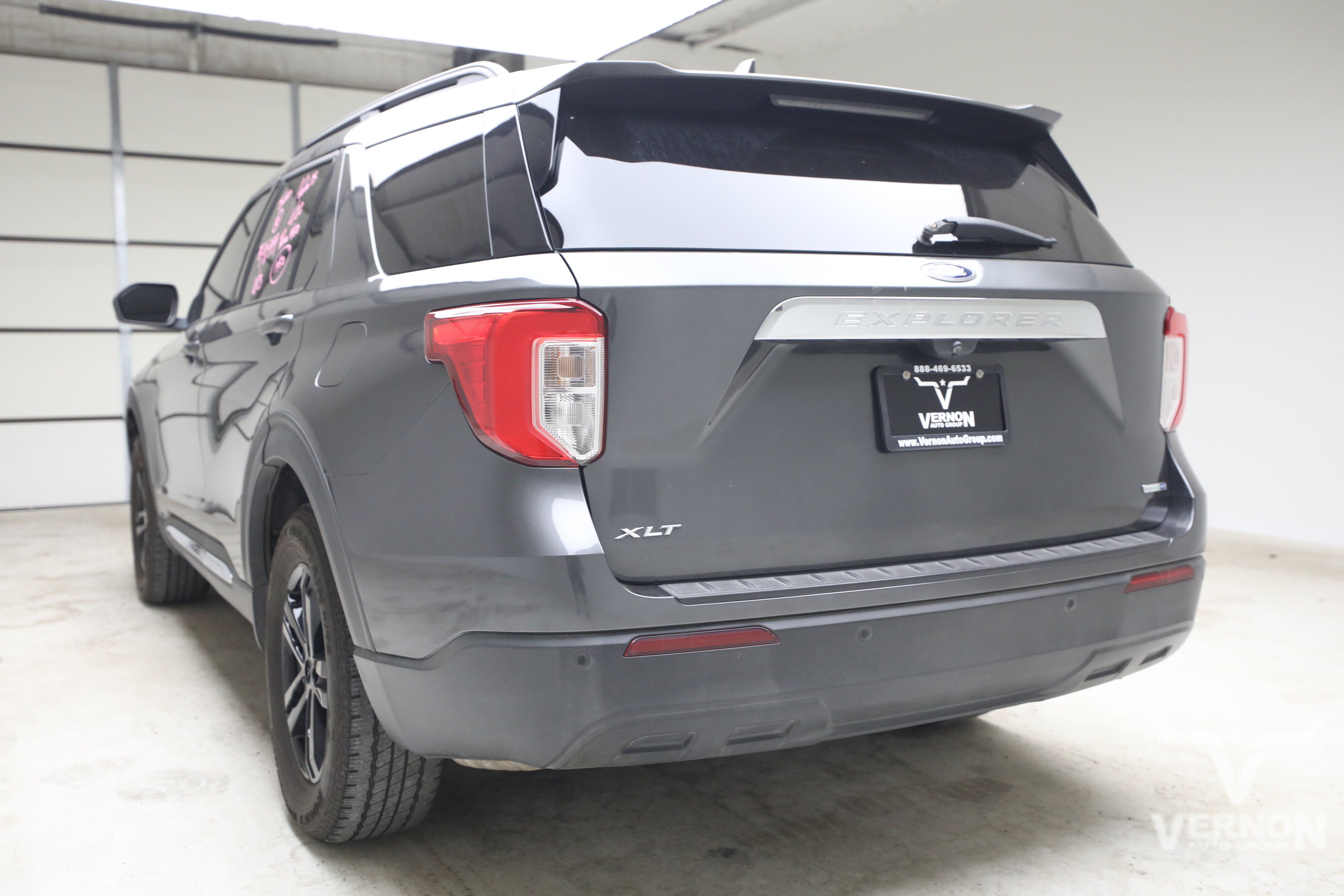 Used 2020 Ford Explorer XLT w/ Comfort Package AWD/4WD image 2