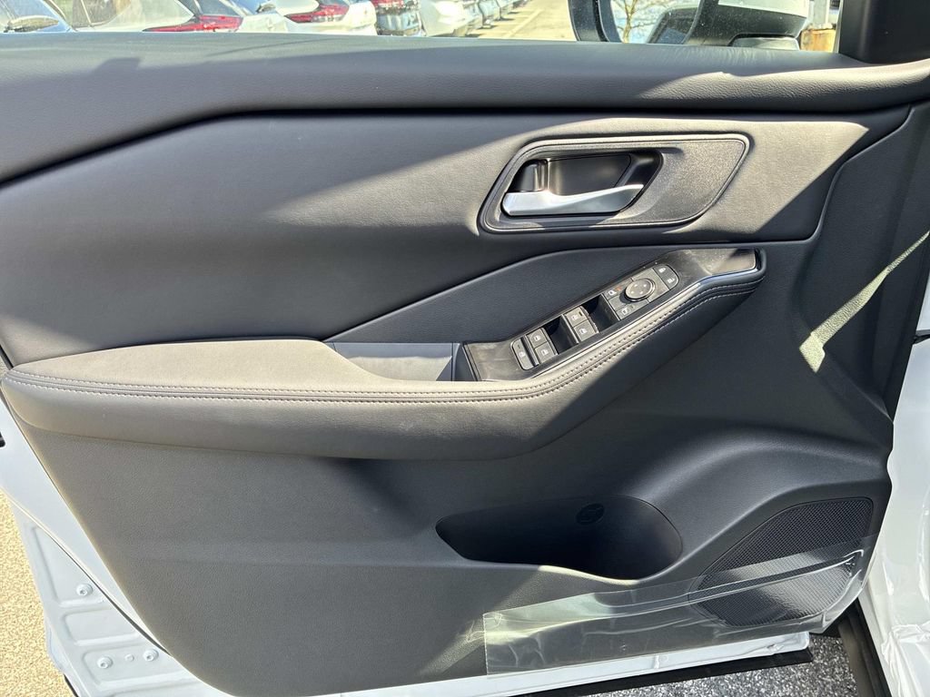 New 2026 Nissan Rogue SV AWD/4WD image 9