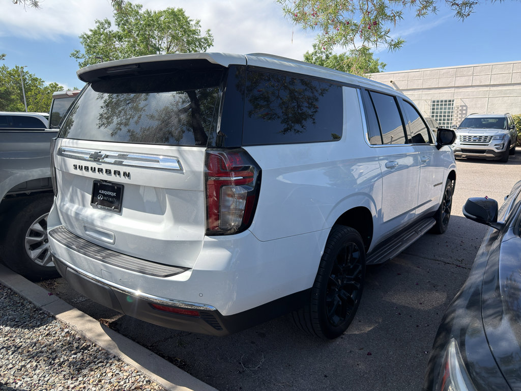 Used 2022 Chevrolet Suburban LS RWD image 5