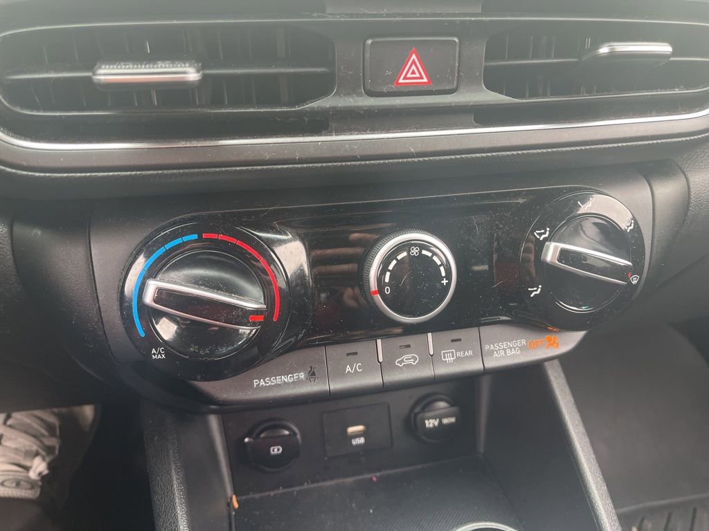 Used 2023 Hyundai Kona SEL image 12