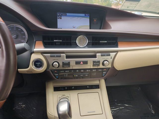 Used 2016 Lexus ES 300h w/ Navigation System Package FWD image 20