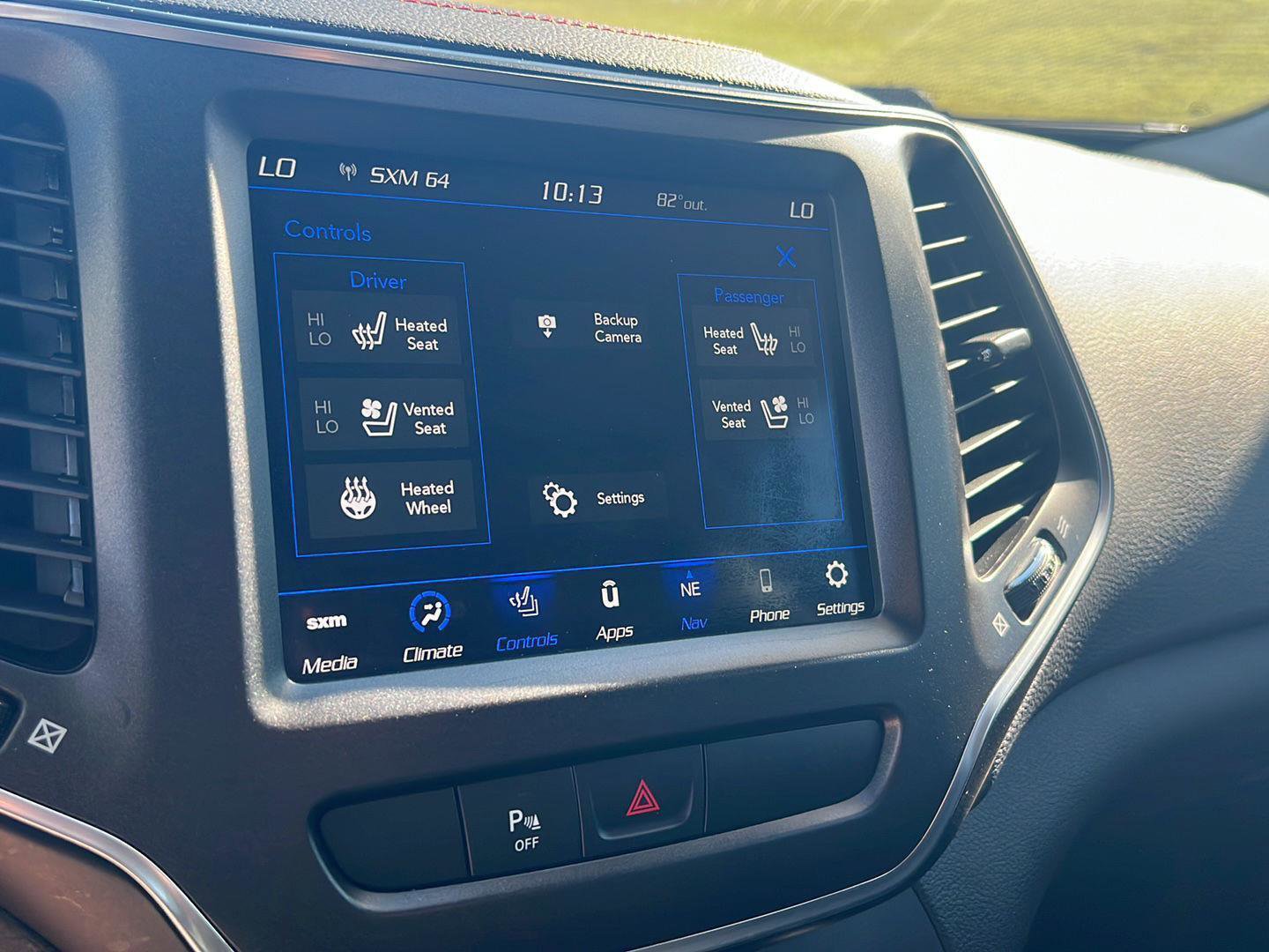 Used 2020 Jeep Cherokee Trailhawk AWD/4WD image 25