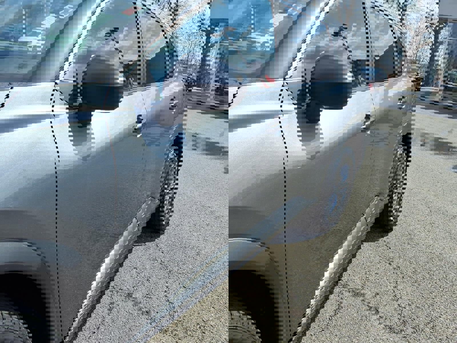 Used 2023 Nissan Rogue S image 5