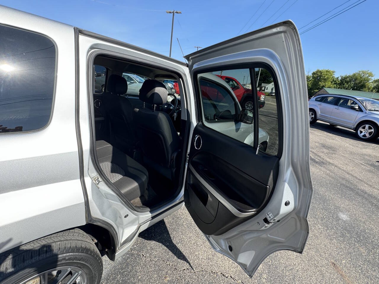 Used 2010 Chevrolet HHR LT FWD image 34