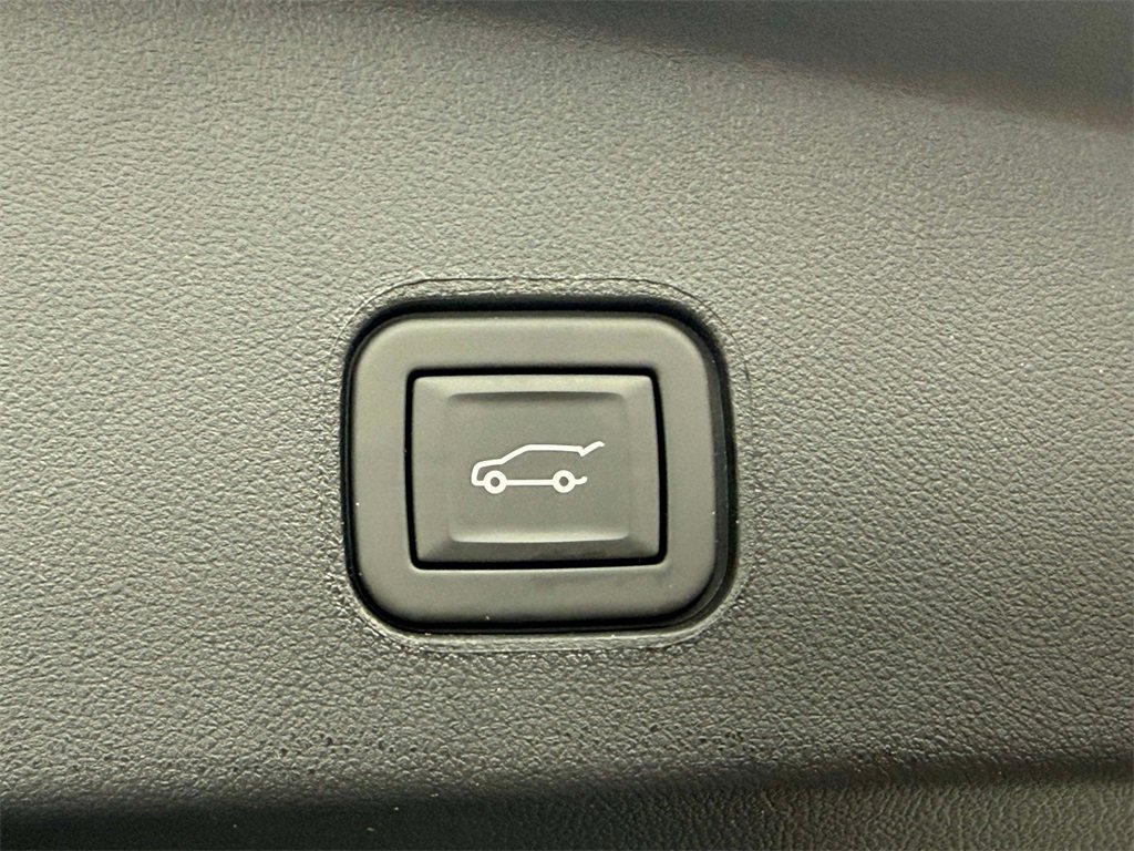 Used 2025 Cadillac Lyriq Luxury w/ LPO, Floor Liner Package image 18