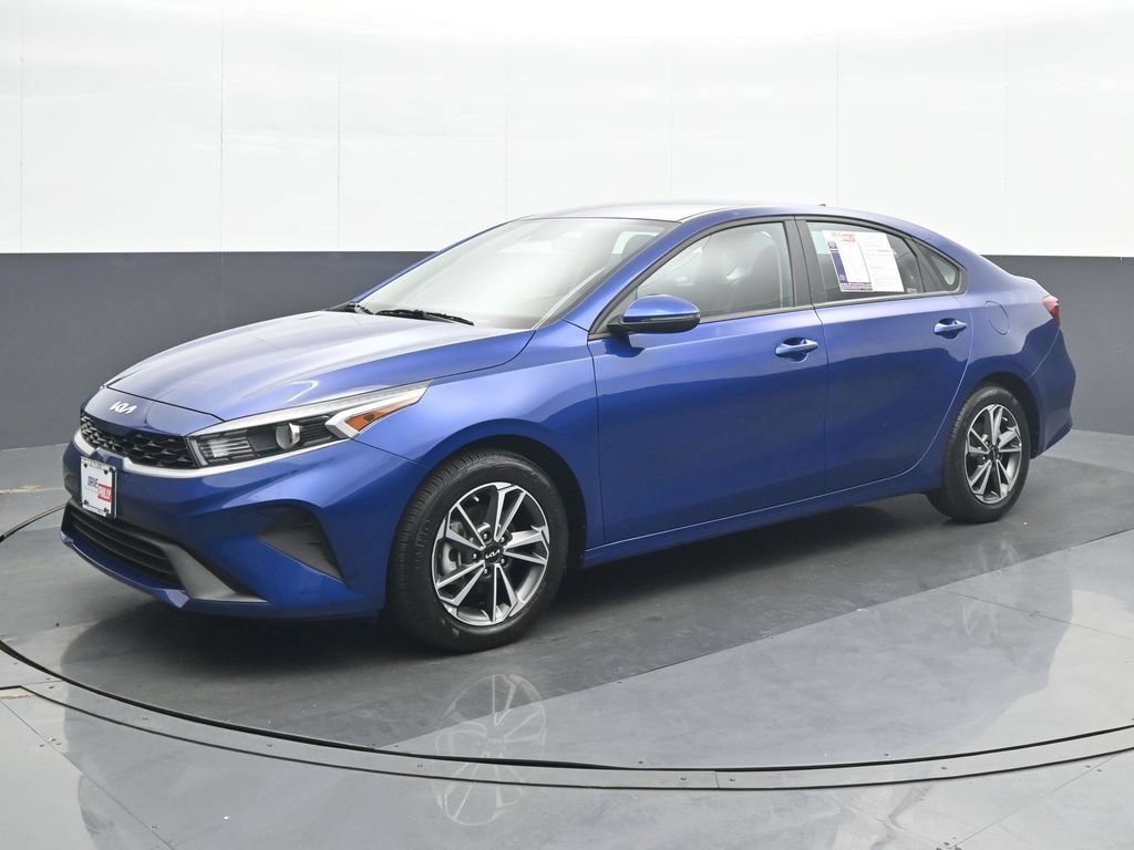 Used 2023 Kia Forte LXS w/ LXS Technology Package FWD image 2