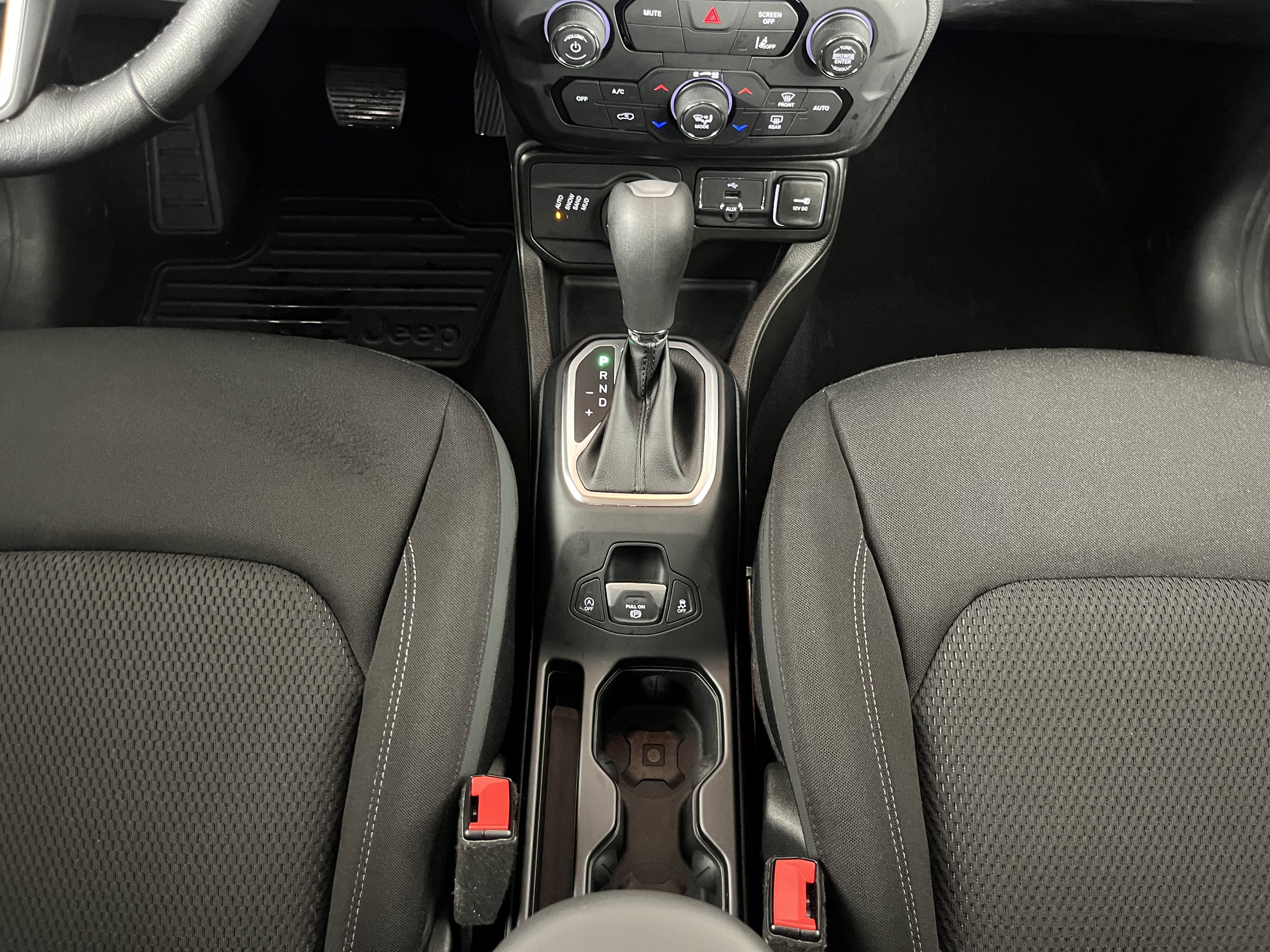 Used 2023 Jeep Renegade Latitude w/ Premium Group AWD/4WD image 16