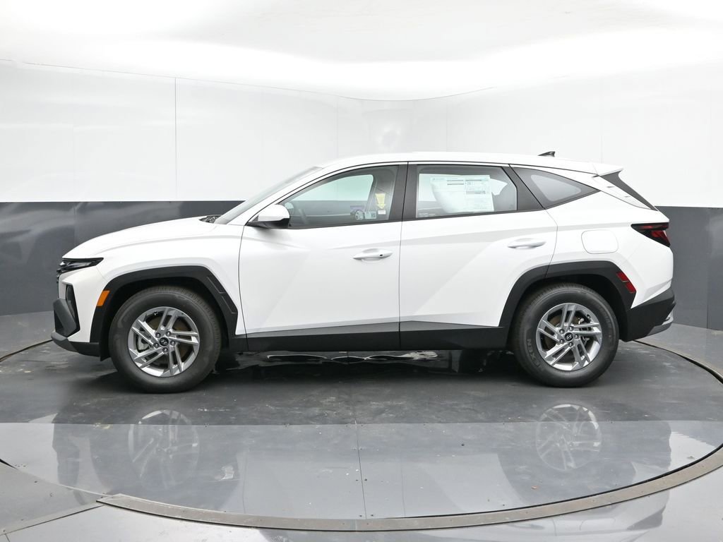 Certified 2025 Hyundai Tucson SE image 2