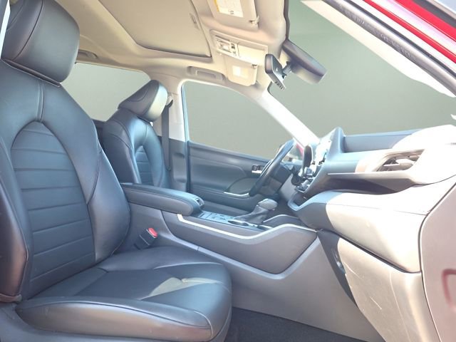 Used 2022 Toyota Highlander XLE image 15
