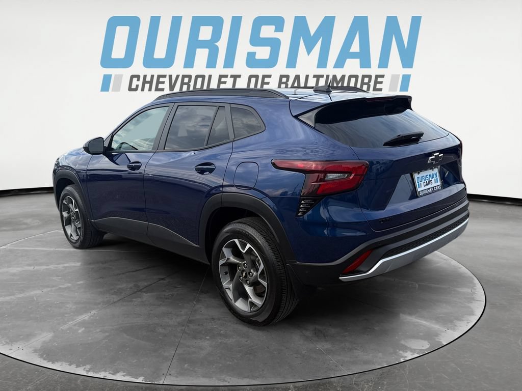 Used 2024 Chevrolet Trax LT w/ Driver Confidence Package FWD image 4