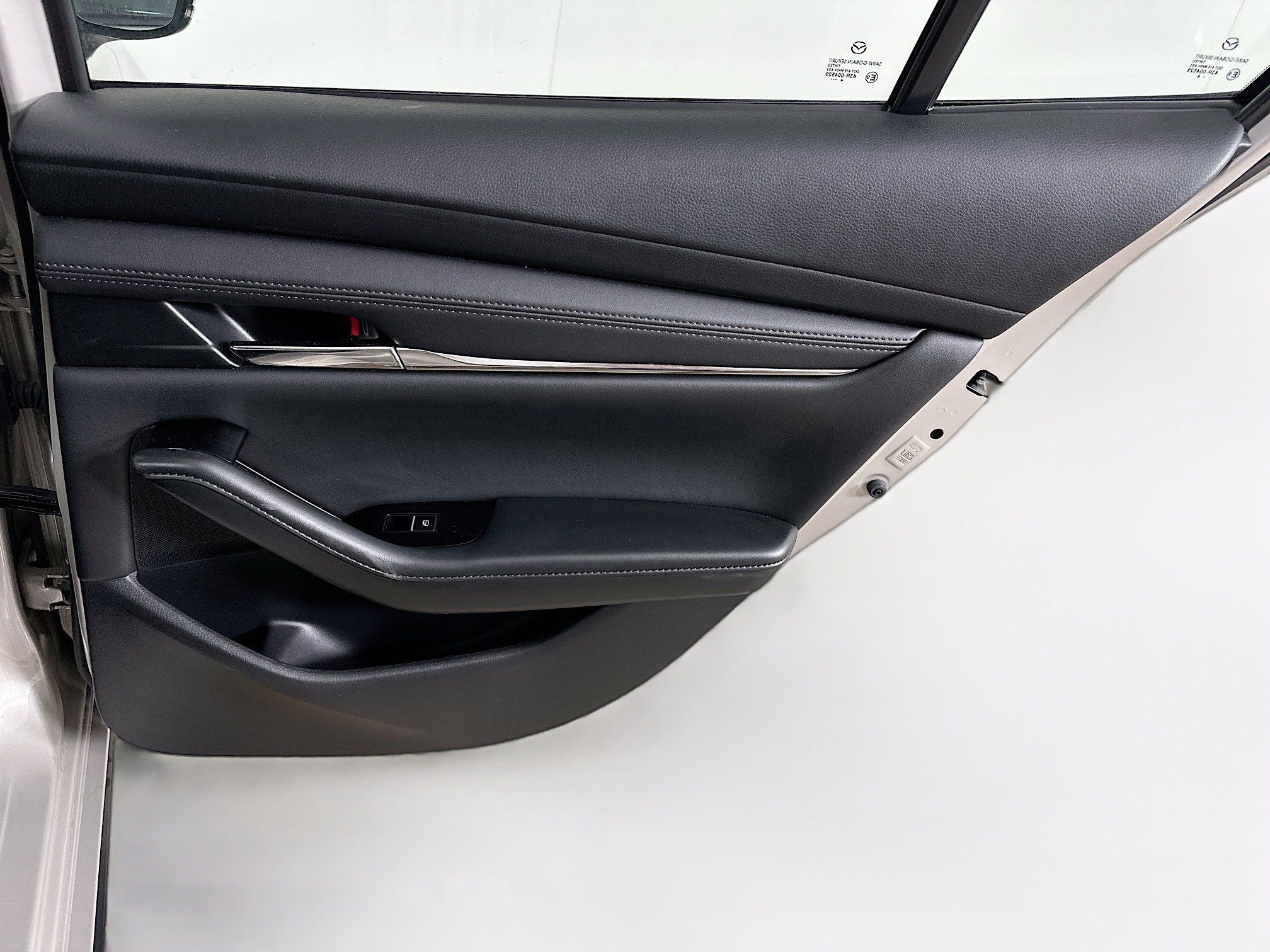 Used 2025 MAZDA MAZDA3 s image 30