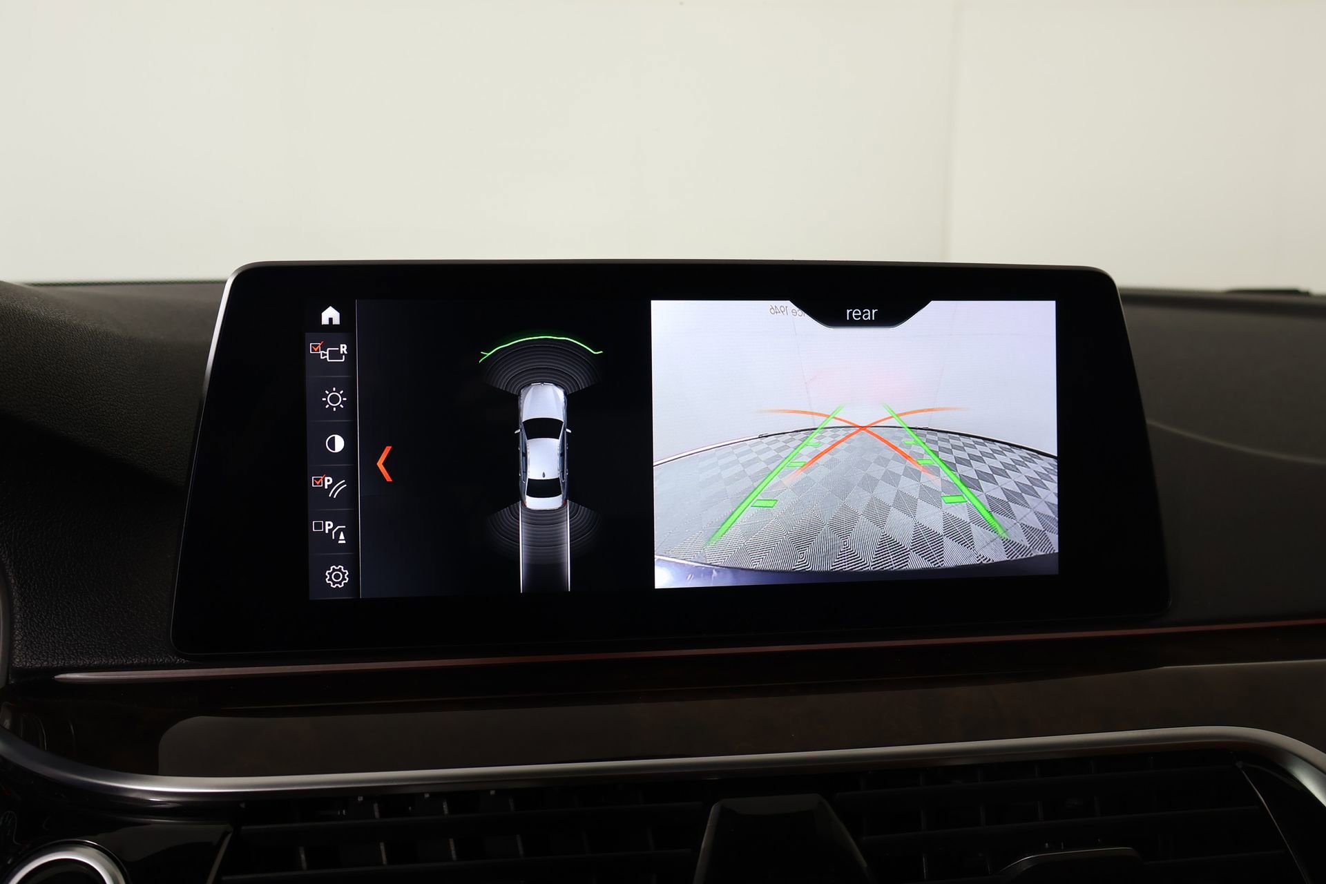 Used 2019 BMW 530e xDrive w/ Convenience Package image 6