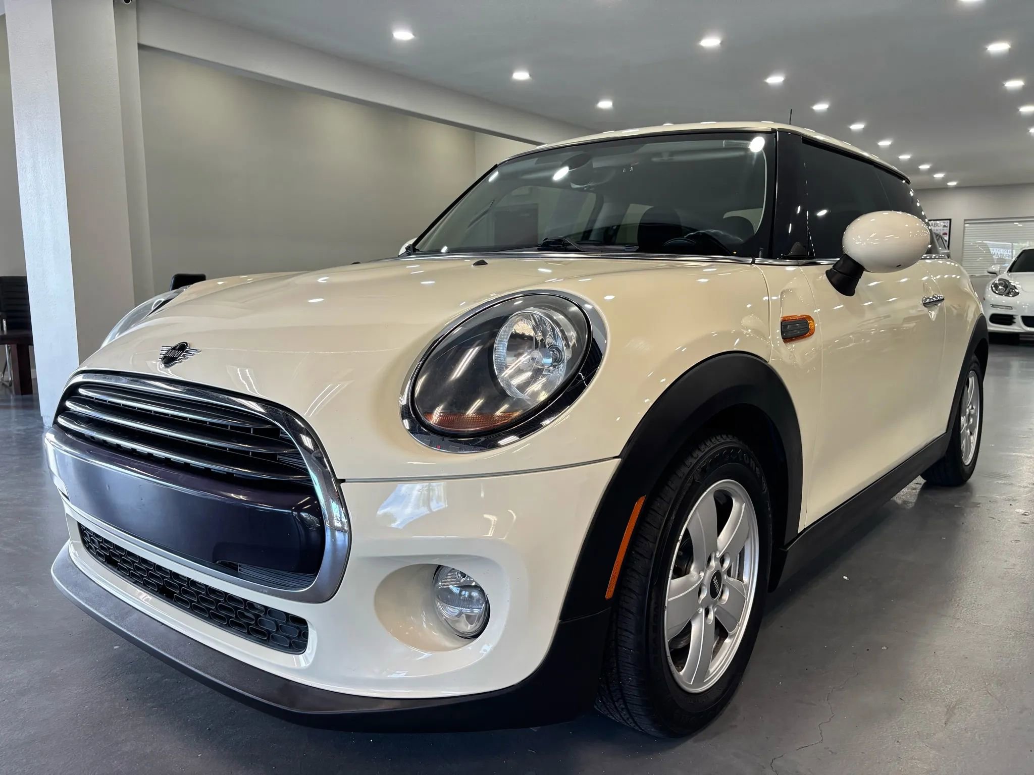 Used 2019 MINI Cooper 2-Door Hardtop w/ Signature Upholstery Package image 3