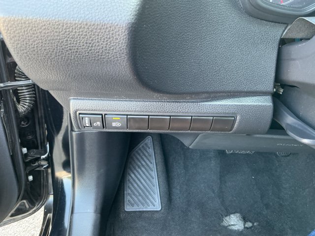 Used 2025 Toyota Corolla LE FWD image 19