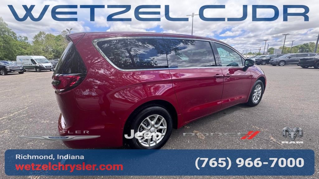 New 2027 Chrysler Pacifica Select FWD image 7