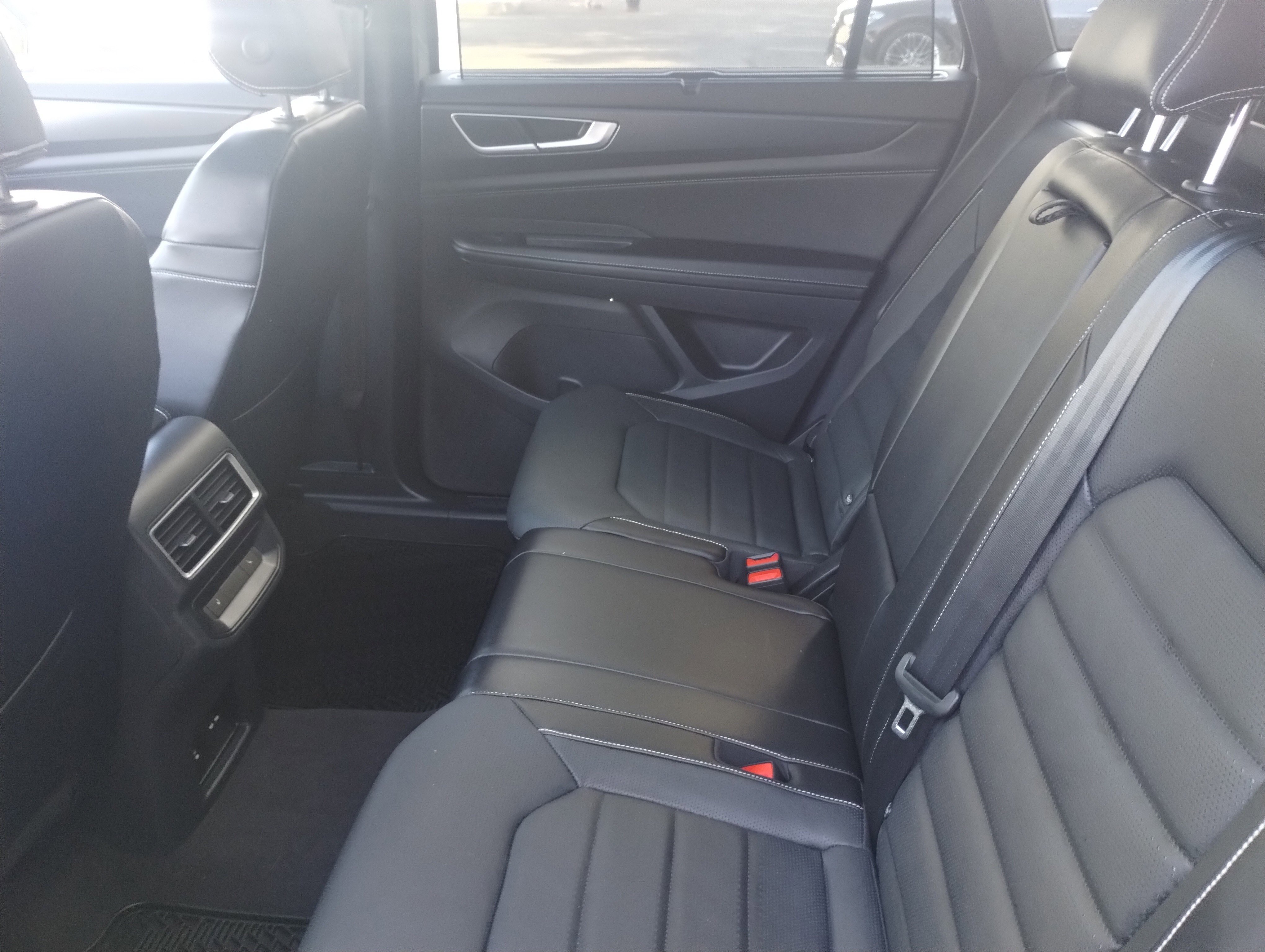 Used 2024 Volkswagen Atlas Cross Sport SEL image 15