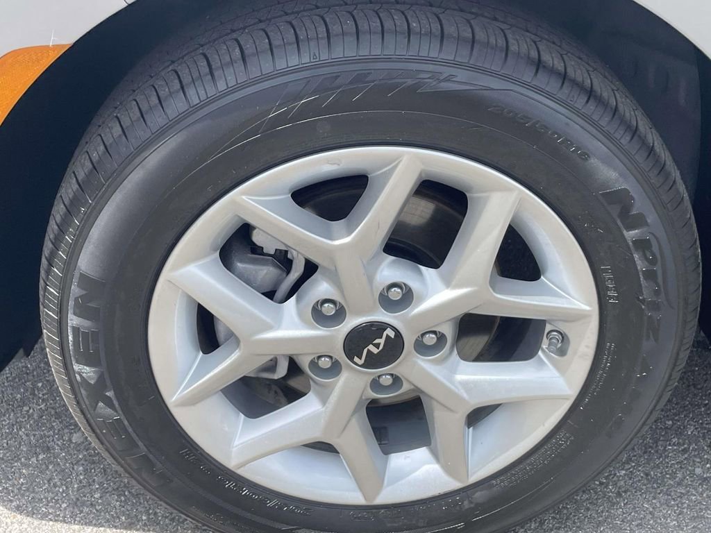 Used 2025 Kia Soul LX w/ LX Technology Package image 8