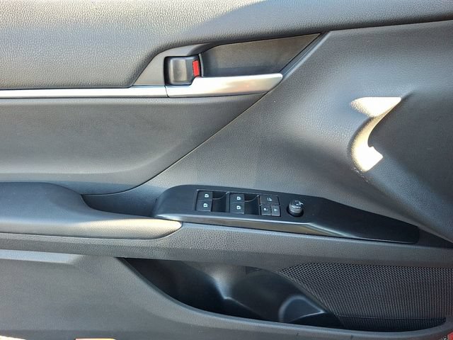 Used 2018 Toyota Camry LE w/ Convenience Package FWD image 12
