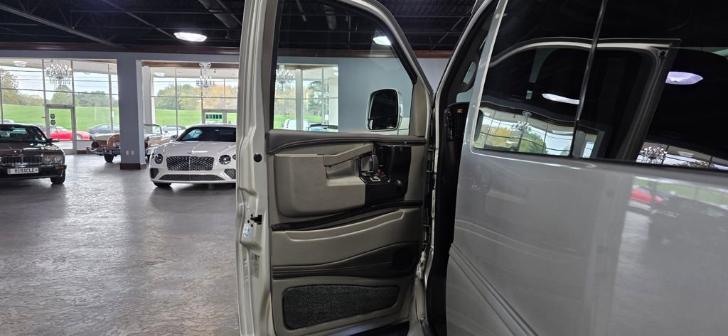 Used 2019 GMC Savana 2500 Extended w/ Enhanced Convenience Package image 14