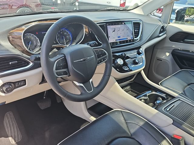 Used 2023 Chrysler Pacifica Limited w/ Uconnect Theater Family Group AWD/4WD image 19
