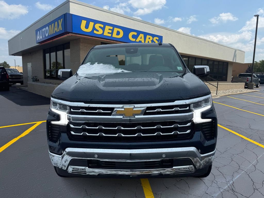 Used 2023 Chevrolet Silverado 1500 LTZ AWD/4WD image 3