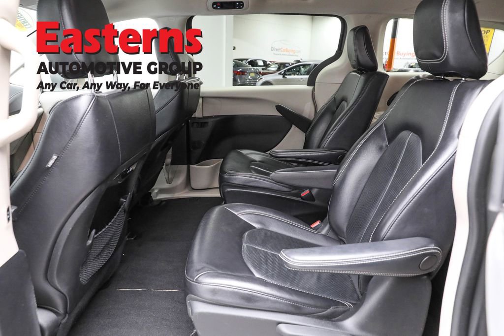 Used 2022 Chrysler Pacifica Touring-L image 22