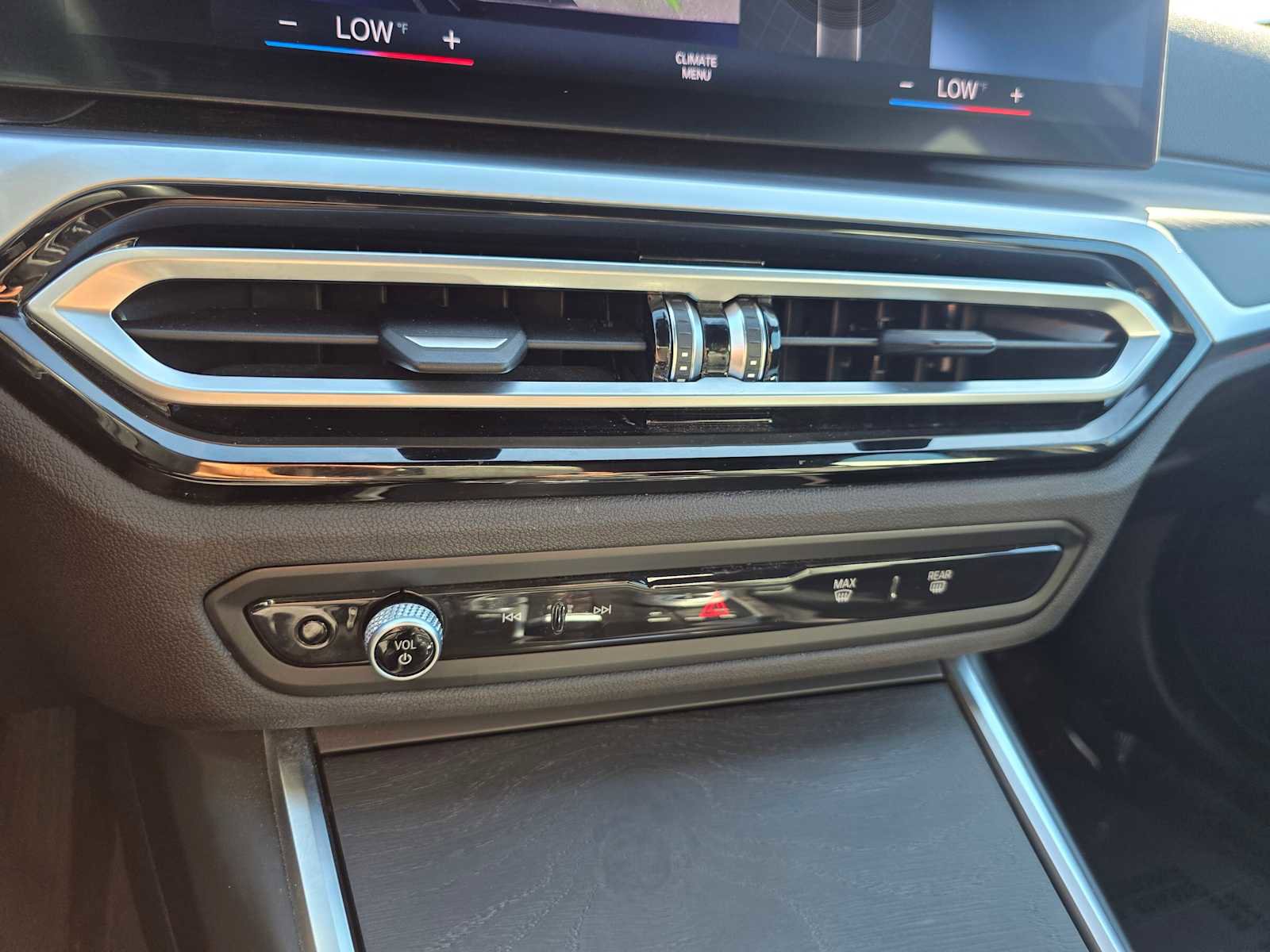 Used 2023 BMW 330i Sedan w/ Driving Assistance Package image 29