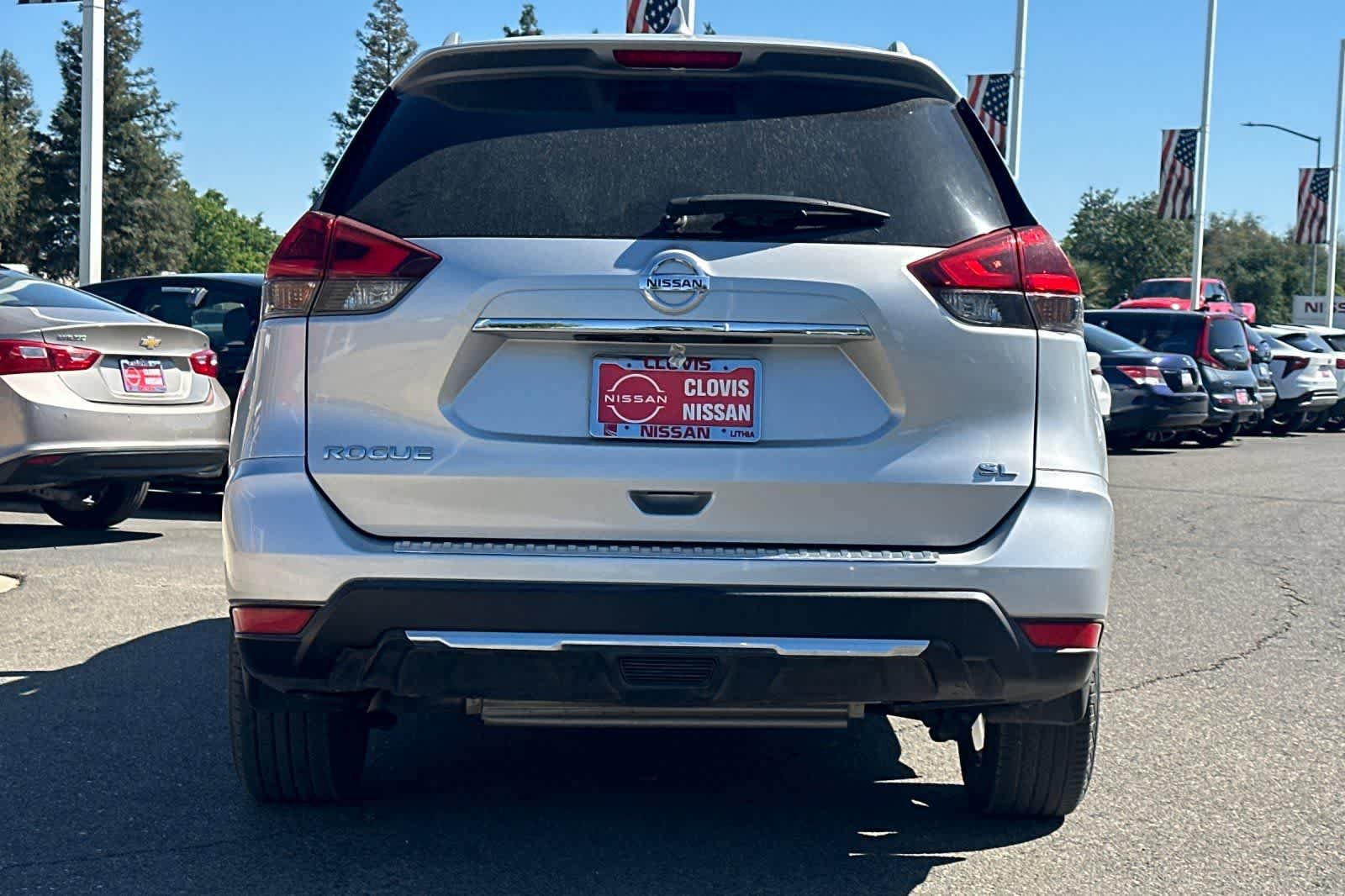 Used 2018 Nissan Rogue SL w/ Premium Package image 8