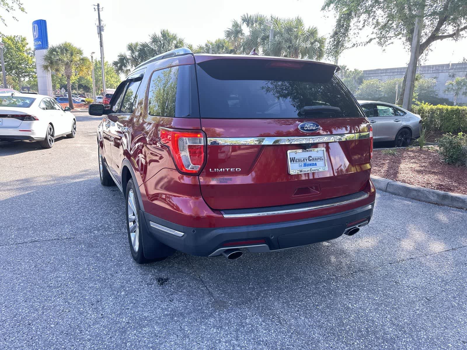 Used 2018 Ford Explorer Limited w/ Ford Safe & Smart Package FWD image 4