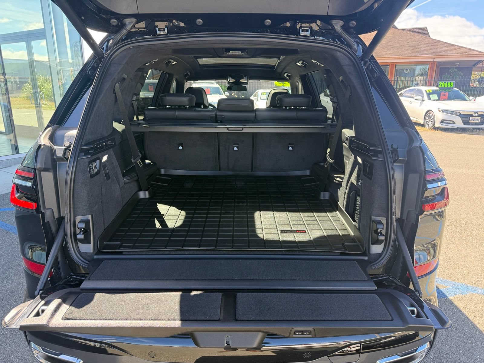 Used 2025 BMW X7 xDrive40i w/ M Sport Package AWD/4WD image 36