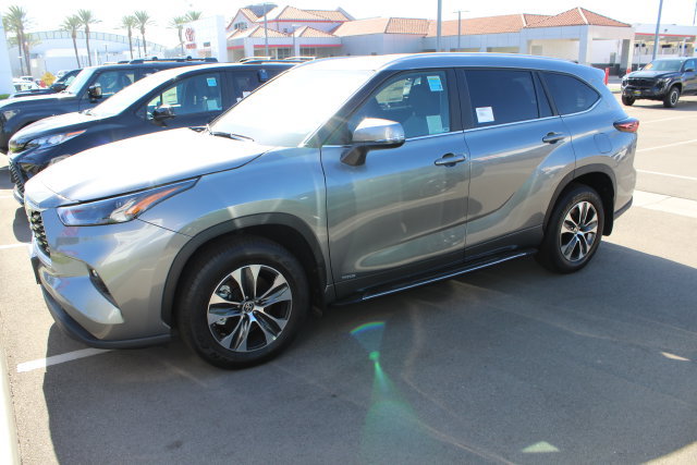New 2026 Toyota Highlander XLE AWD/4WD image 2