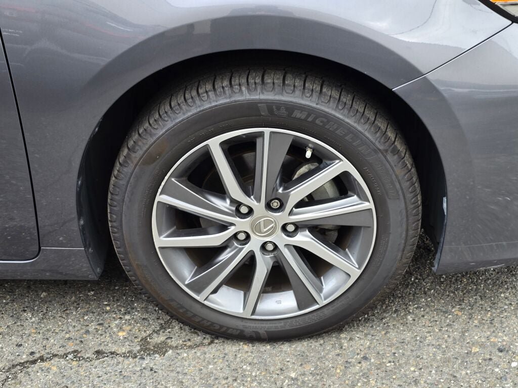 Used 2016 Lexus ES 300h w/ Navigation System Package FWD image 9
