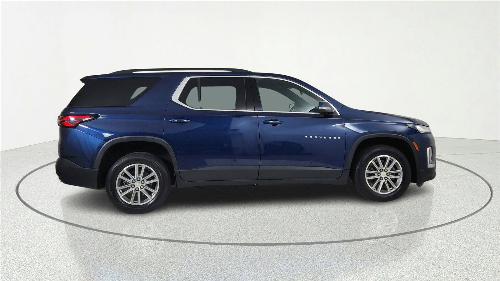 Used 2023 Chevrolet Traverse LT FWD image 4
