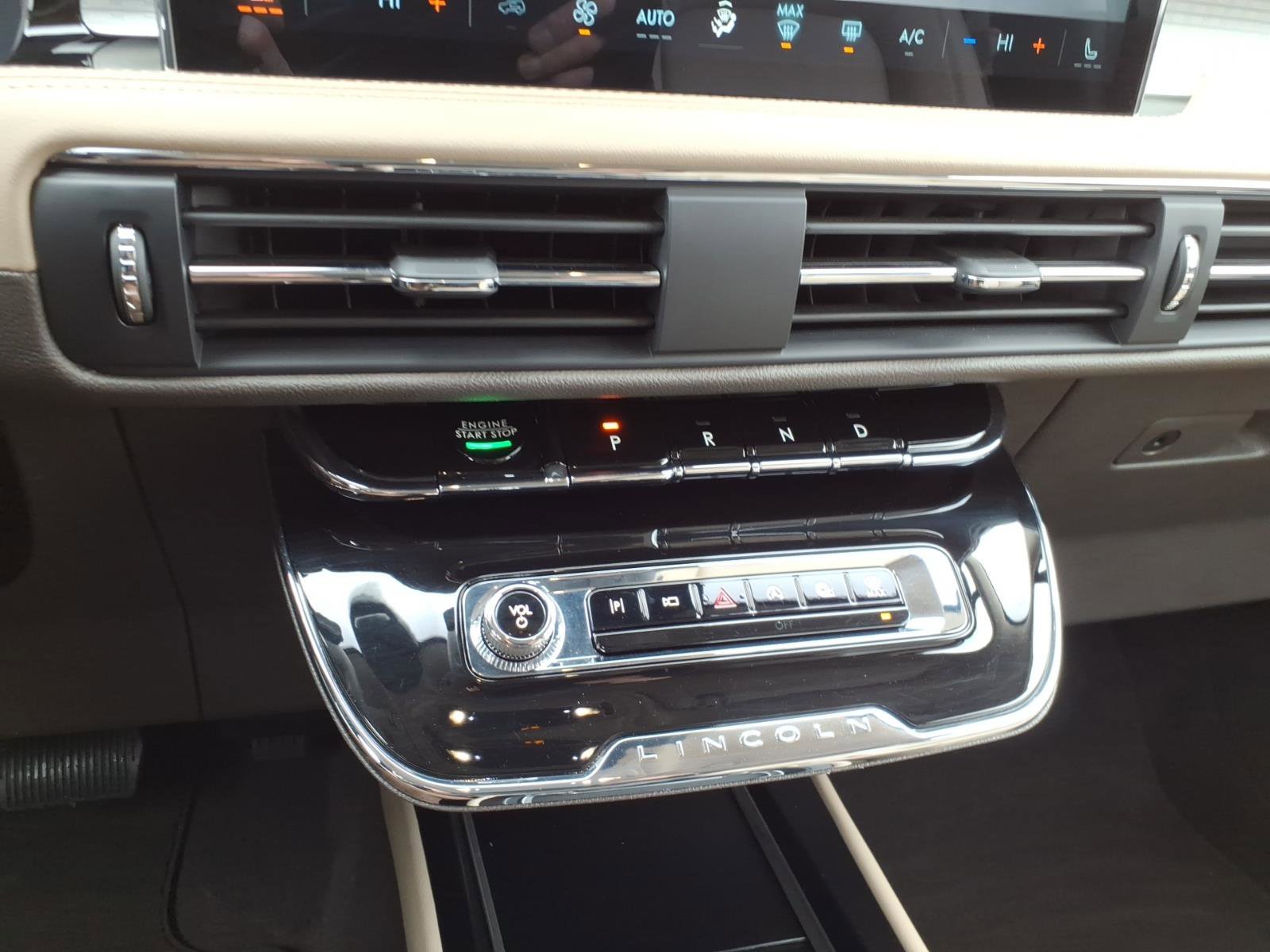 Used 2024 Lincoln Corsair Premiere image 17