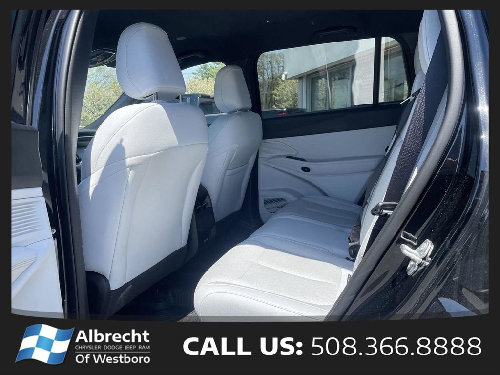 New 2026 Jeep Cherokee Laredo AWD/4WD image 11