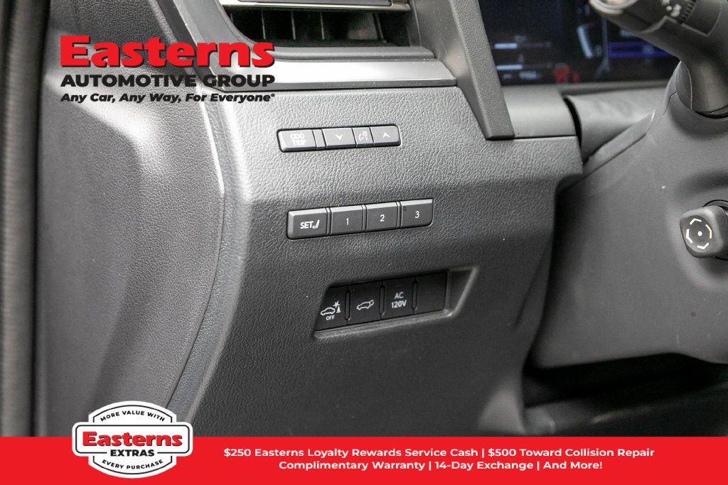 Used 2025 Lexus GX 550 w/ Accessory Package (2T) AWD/4WD image 24
