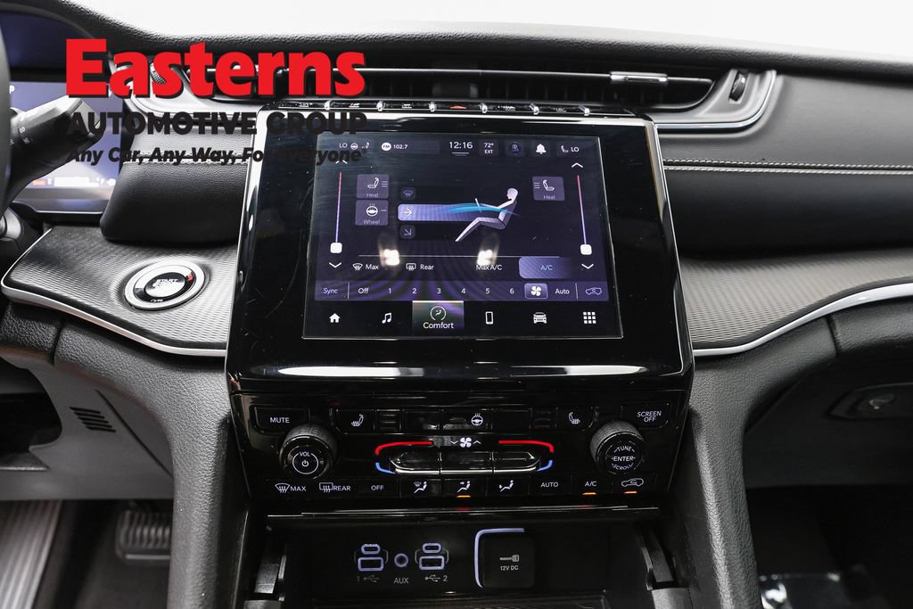 Used 2025 Jeep Grand Cherokee Altitude AWD/4WD image 12