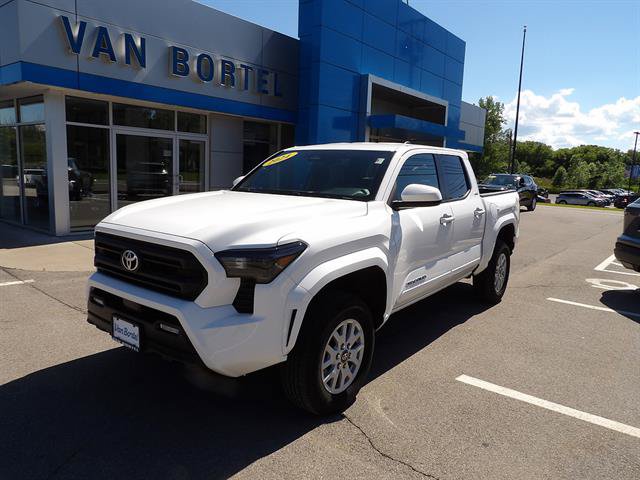 Used 2024 Toyota Tacoma SR5 AWD/4WD image 1