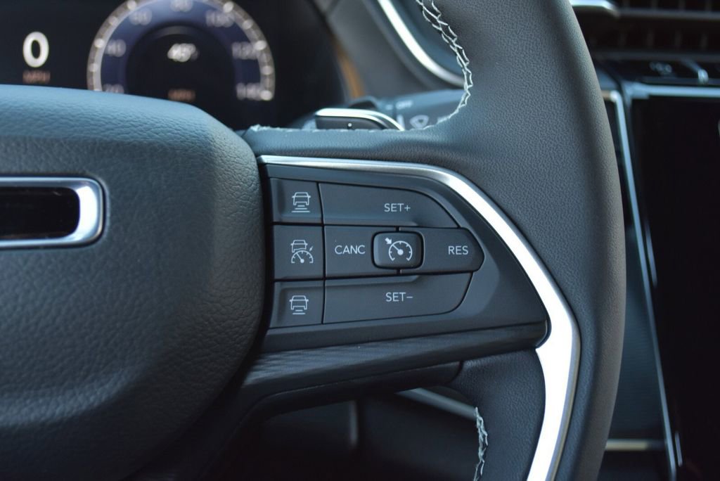 New 2025 Jeep Grand Cherokee Laredo X w/ Luxury Tech Group I image 17