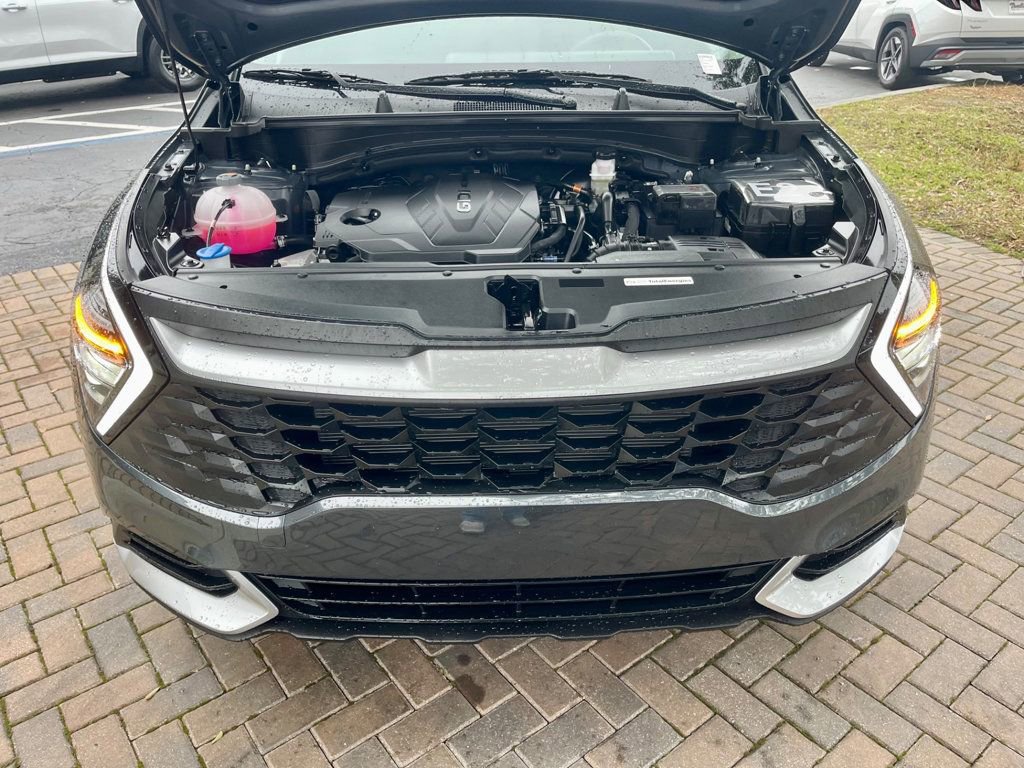 Used 2025 Kia Sportage LX image 17