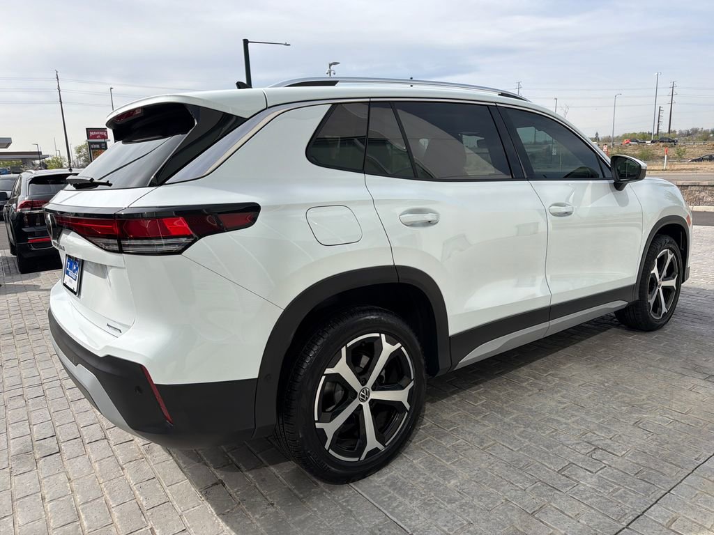 Certified 2025 Volkswagen Tiguan SE image 7